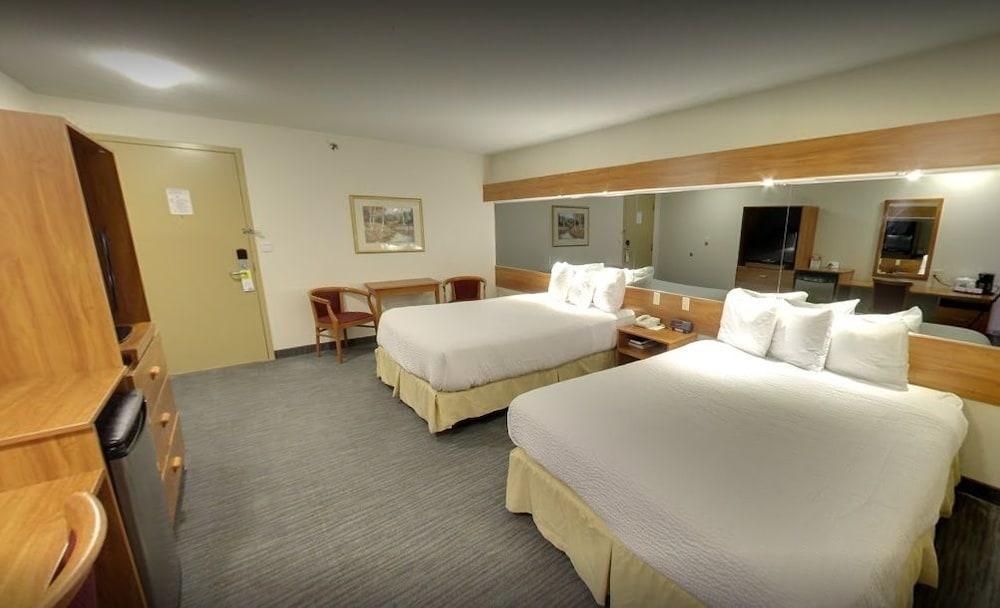 Days By Wyndham Centre St. By The Falls 3*