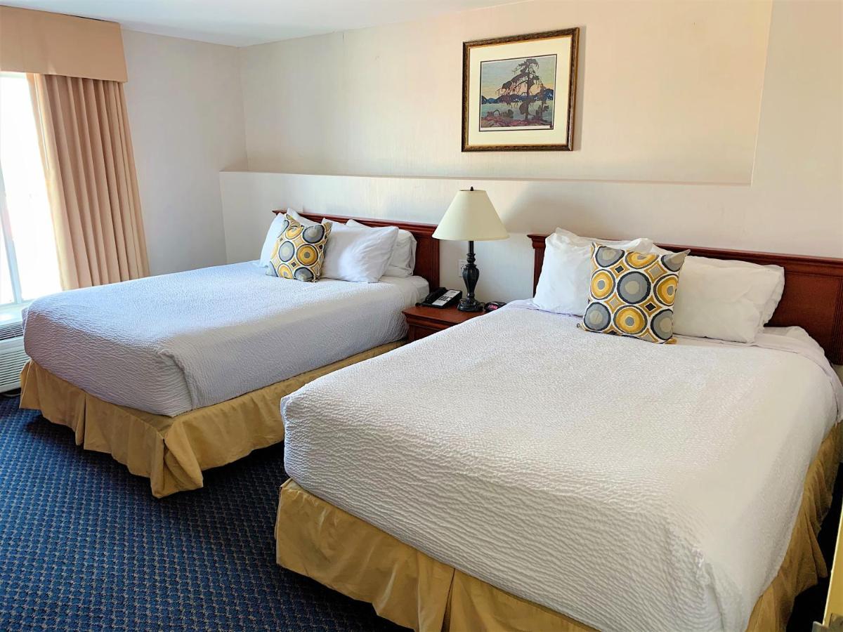 Days By Wyndham Centre St. By The Falls Hotel 3*