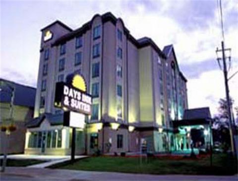 Days By Wyndham Centre St. By The Falls Hotel