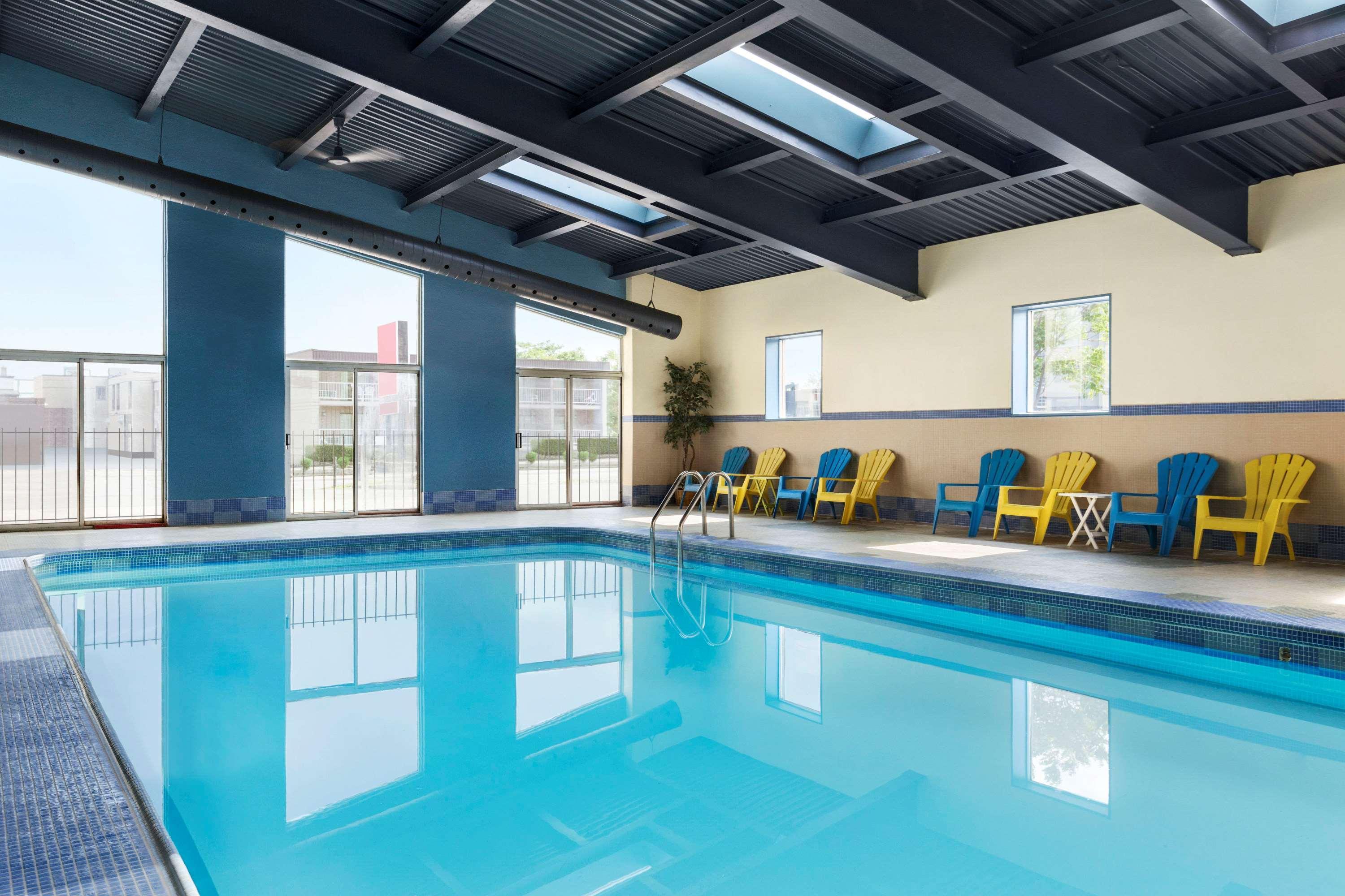 Hotel Days By Wyndham Centre St. By The Falls 3*