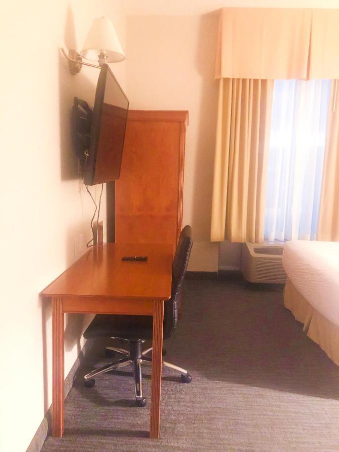 Days By Wyndham Centre St. By The Falls Hotel