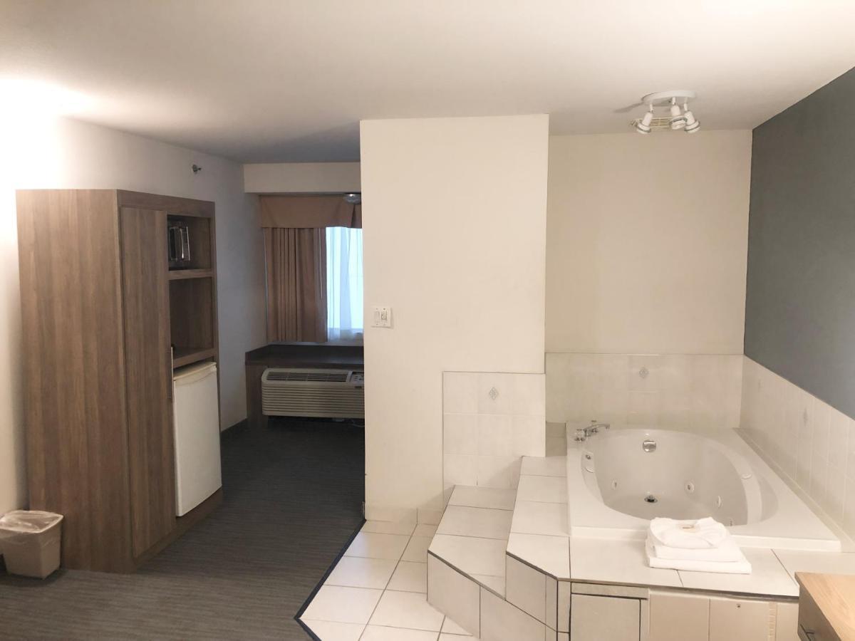 Hotel Days By Wyndham Centre St. By The Falls