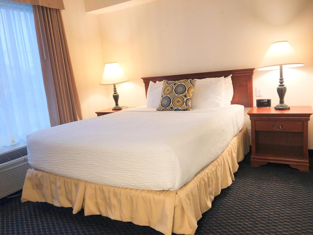 Days By Wyndham Centre St. By The Falls 3* Niagara Falls