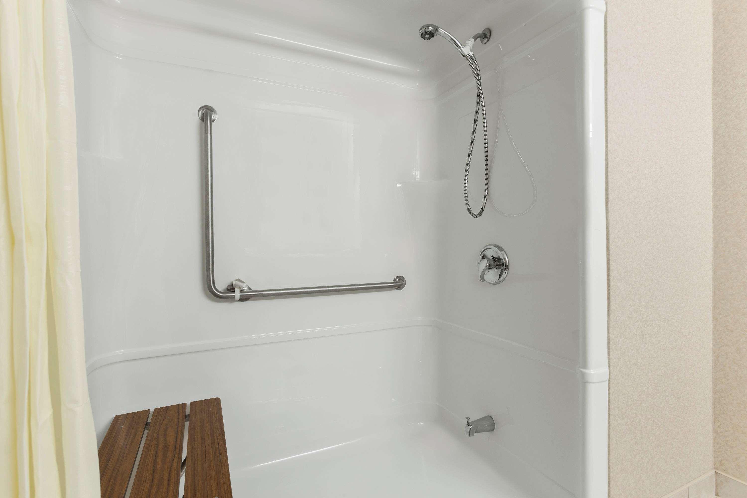 Days By Wyndham Centre St. By The Falls Hotel 3*
