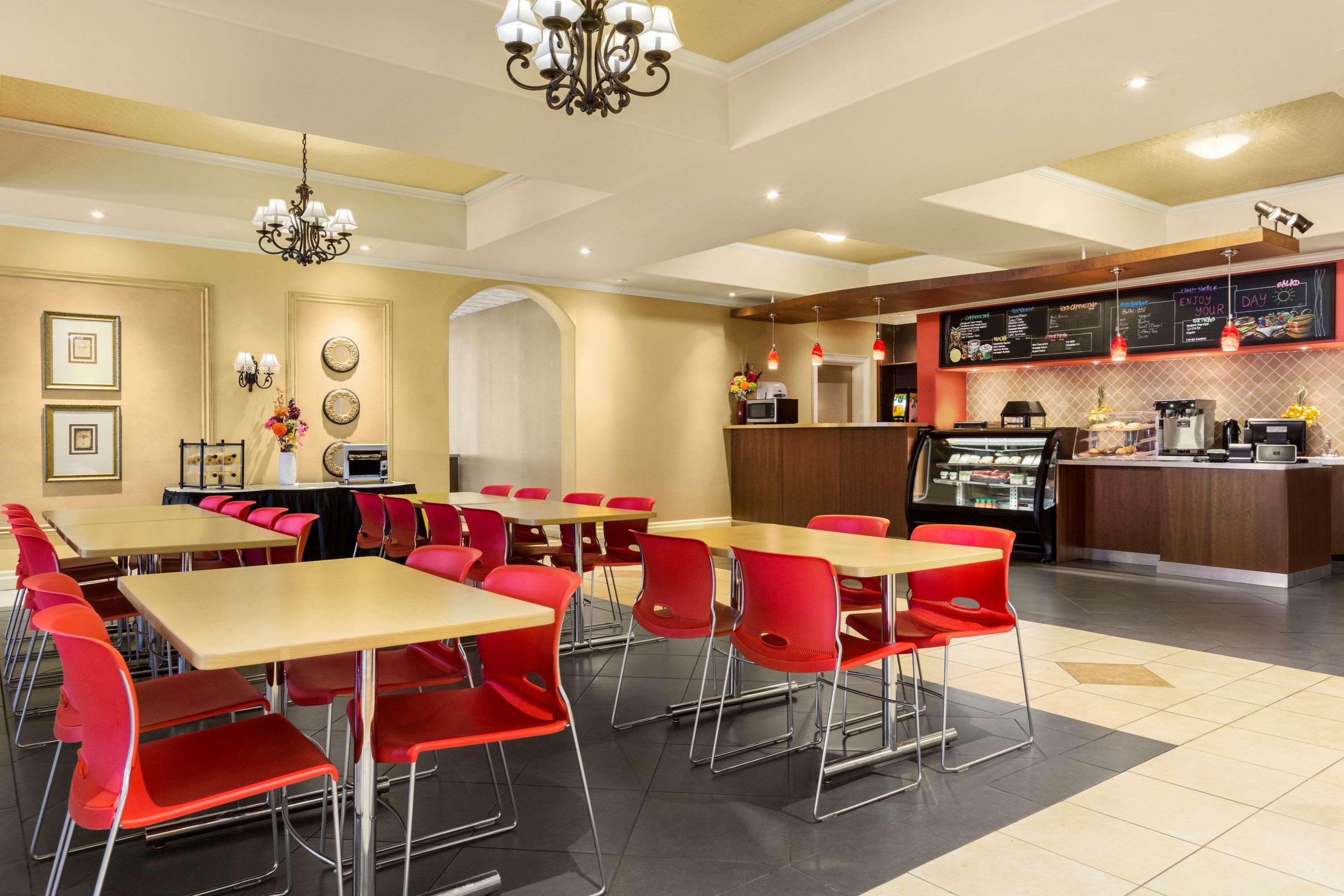 Days By Wyndham Centre St. By The Falls 3*