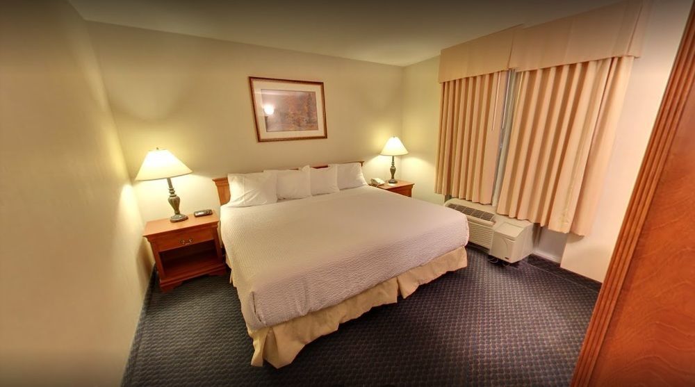 Days By Wyndham Centre St. By The Falls 3*