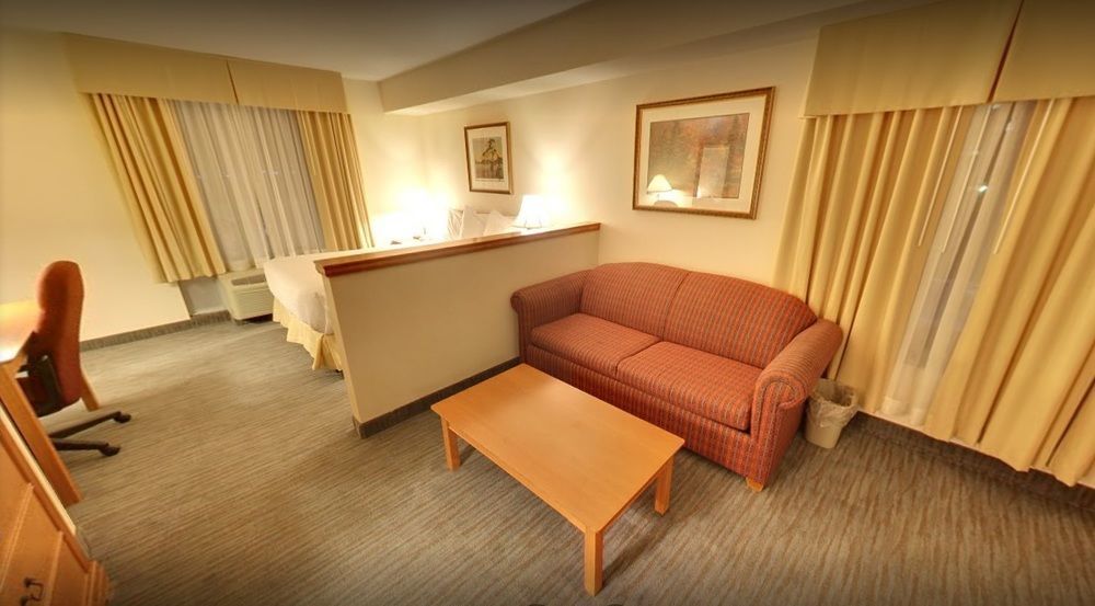 Days By Wyndham Centre St. By The Falls Hotel 3*